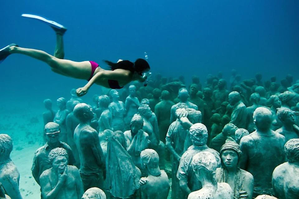 Tour en Catamarán a Isla Mujeres con Snorkel y Buffet promo-catamaran - Imagen 5