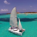 Catamarán VIP a Isla Mujeres: Barra Premium y Buffet Exclusivo - Miniatura 7